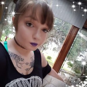 Meet your Posher, Caitlin